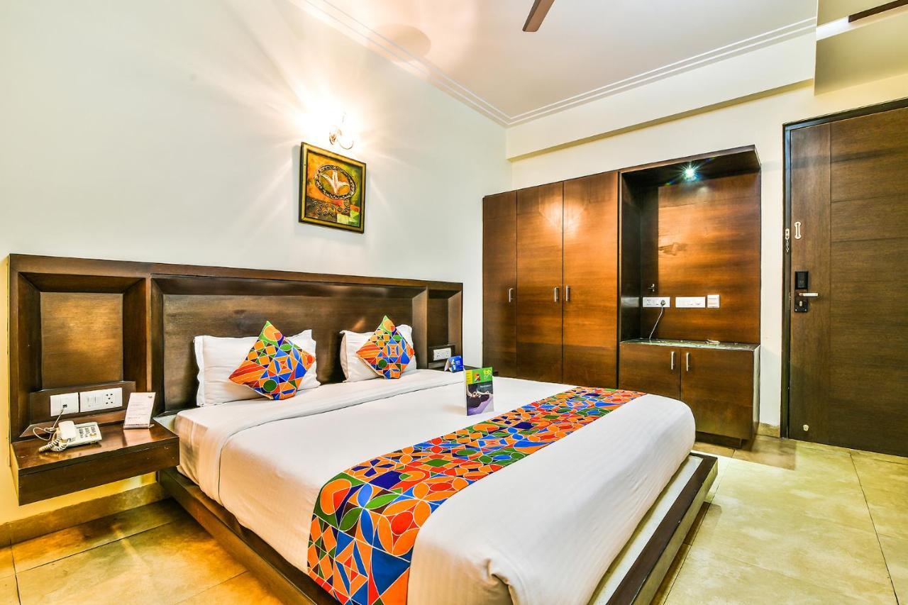 Fabhotel Oasis Dlf Phase 3 Gurgaon Exterior photo
